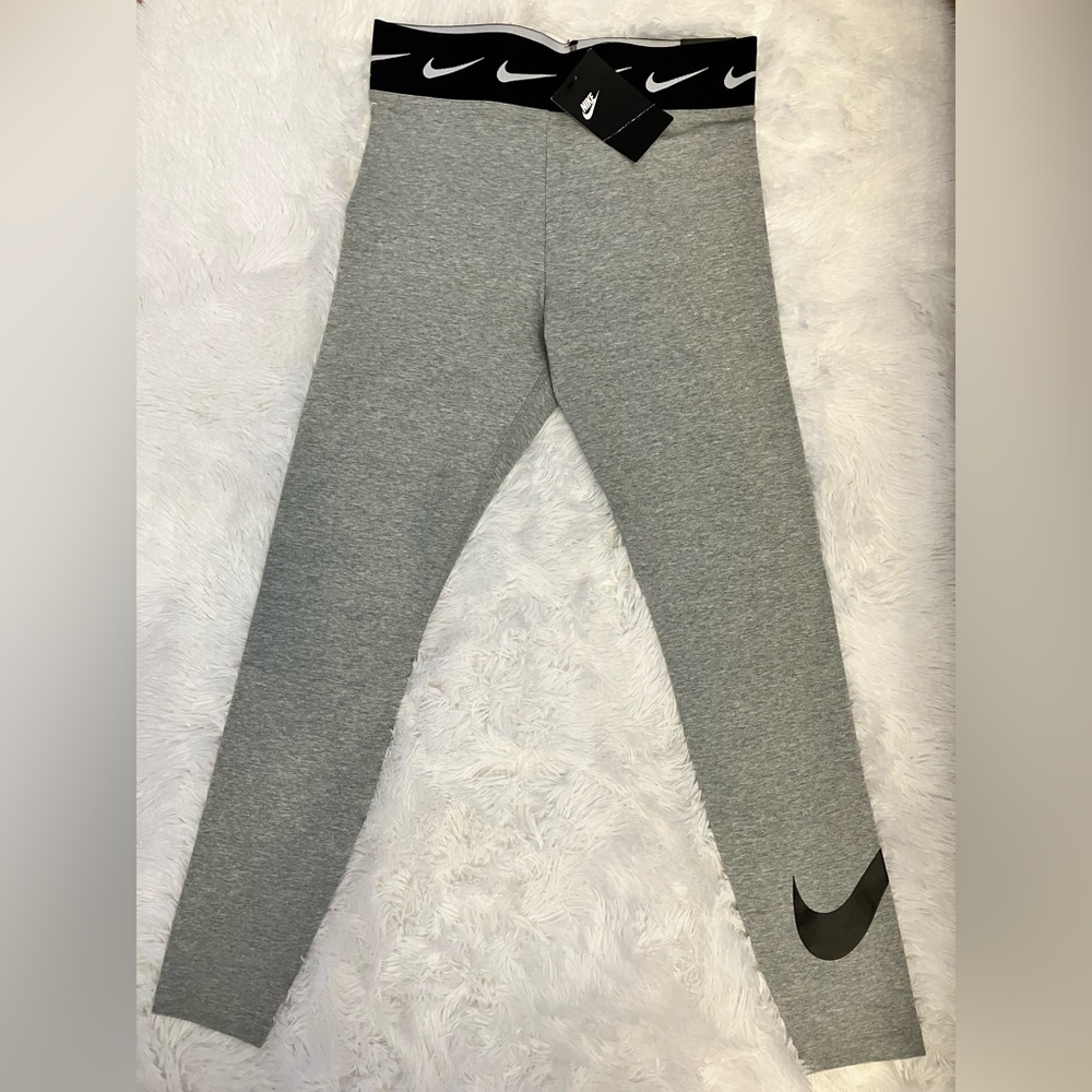NWT Nike Leggings